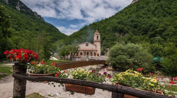 15.06 : Santuario Madonna dell'Ambro e pranzo a base di pesce Turismo religioso - Pellegrinaggi