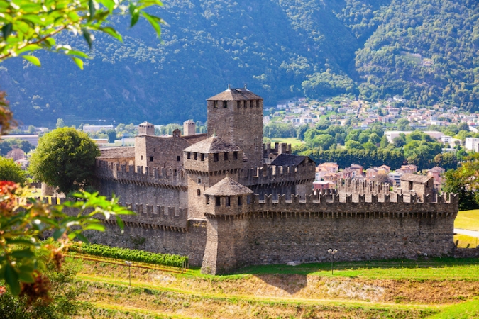 26.10: Il Castello di Montebello - Il Teatro della favola di Azzurrina Italia