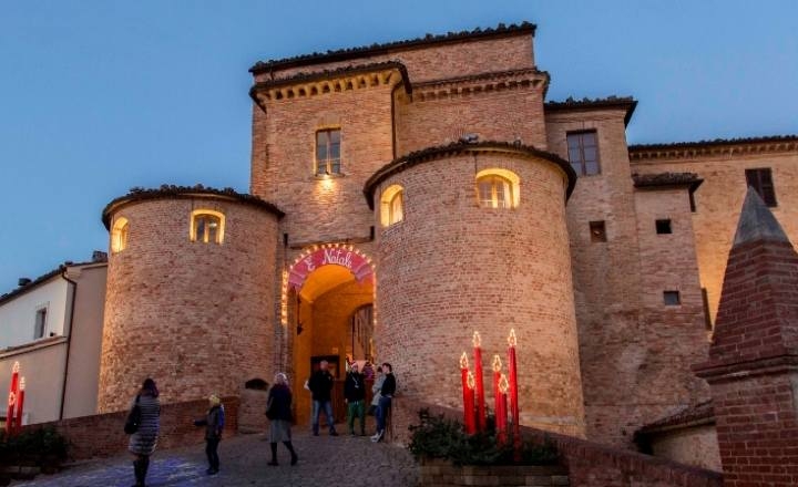 29.11: Fano e Mombaroccio con pranzo di pesce Mercatini di Natale